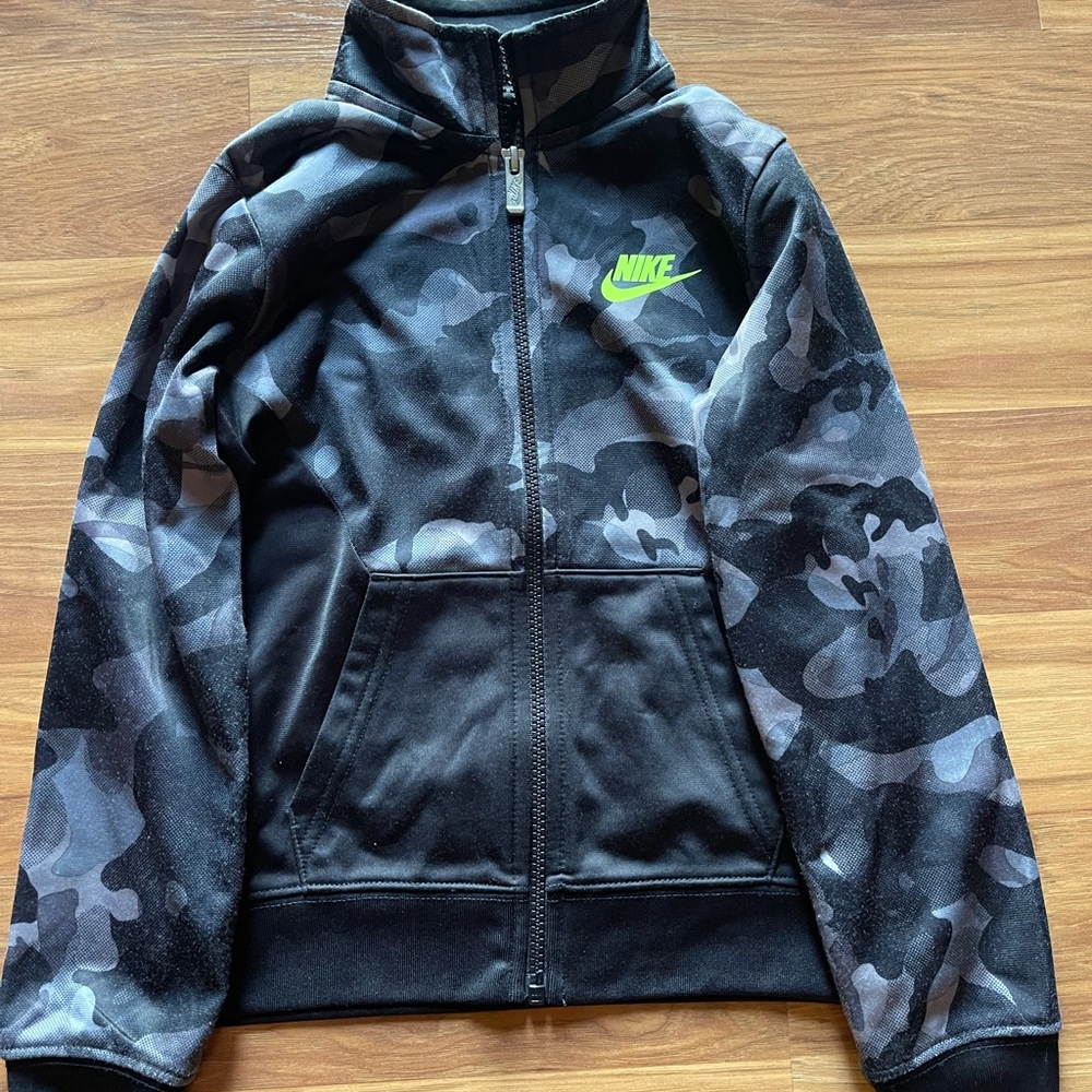 Nike Kids Camo Jogger set Size 6-7